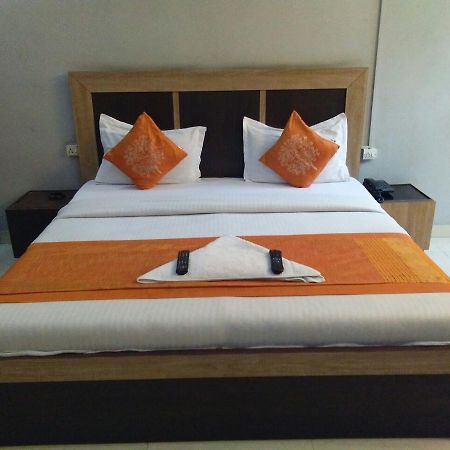 Hotel Samridhi Palace Juhi Bari Esterno foto