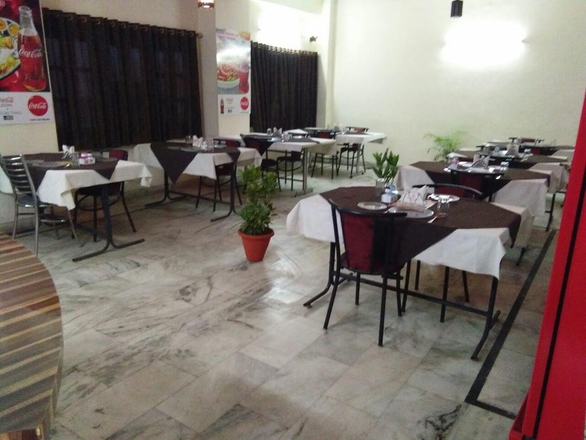 Hotel Samridhi Palace Juhi Bari Esterno foto