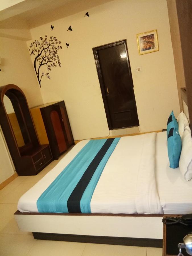 Hotel Samridhi Palace Juhi Bari Esterno foto